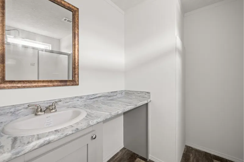 Legend 1660390 bathroom home features