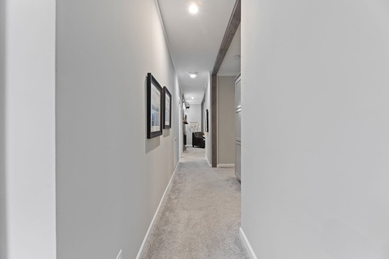 Buncic 28684b interior home features