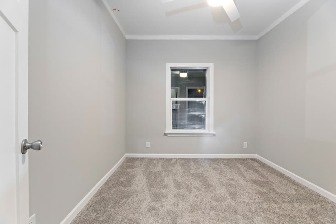 Buncic 28684b bedroom home features