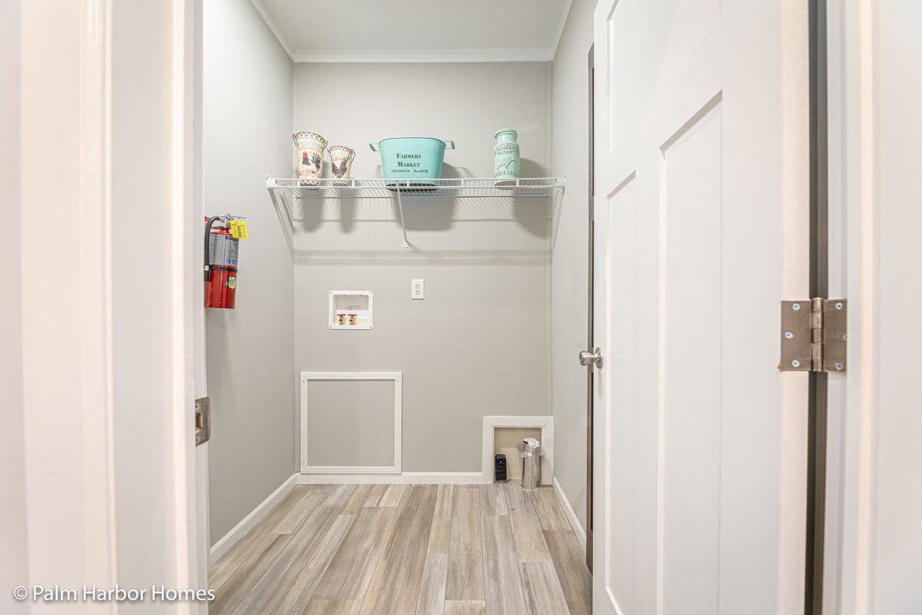 Levy 28482a interior home features