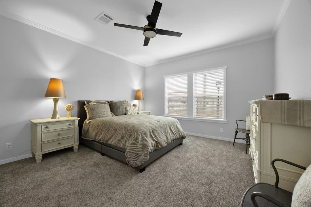 Quinn 30523a bedroom home features