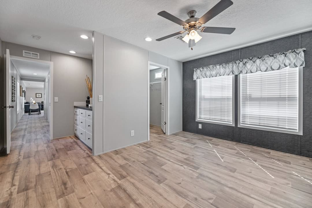 The clarke 16762c interior home features