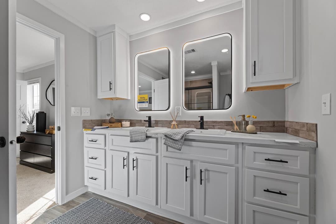 Helix 16763n bathroom home features