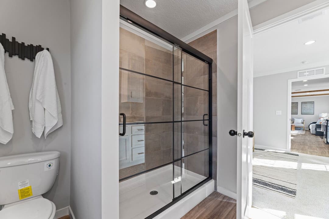 Helix 16763n bathroom home features