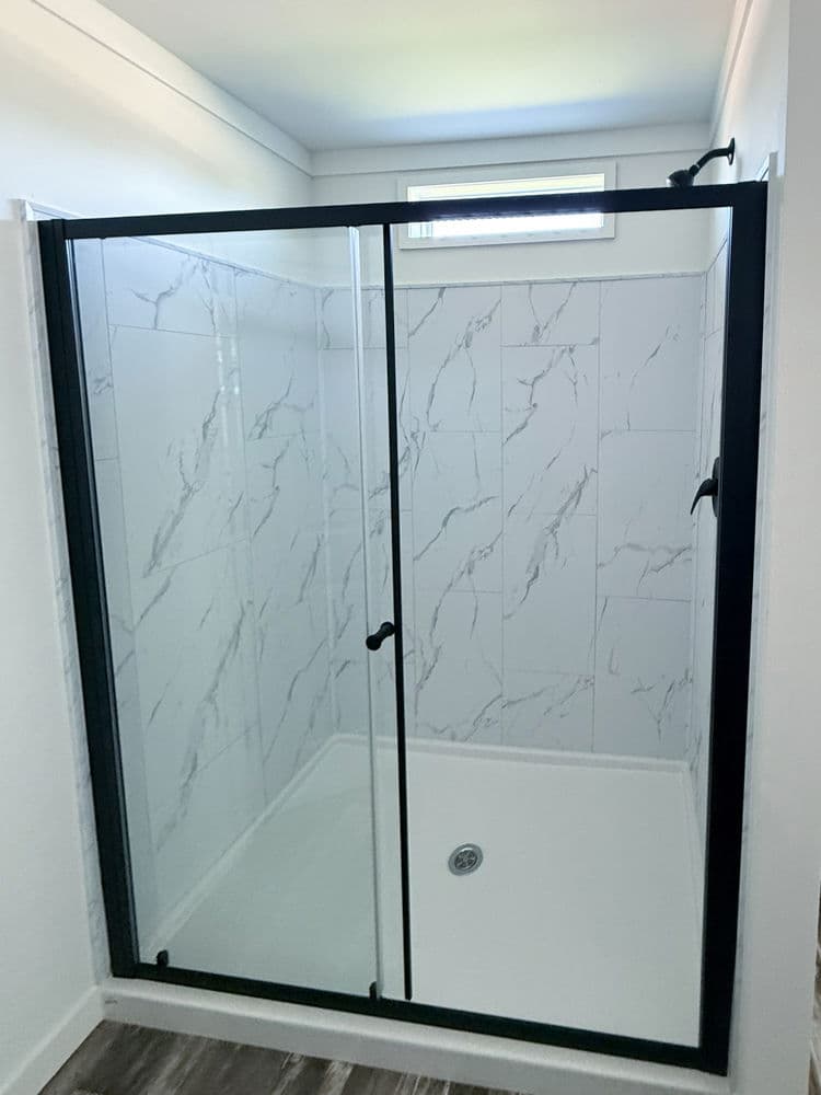 Gibbon bathroom home features