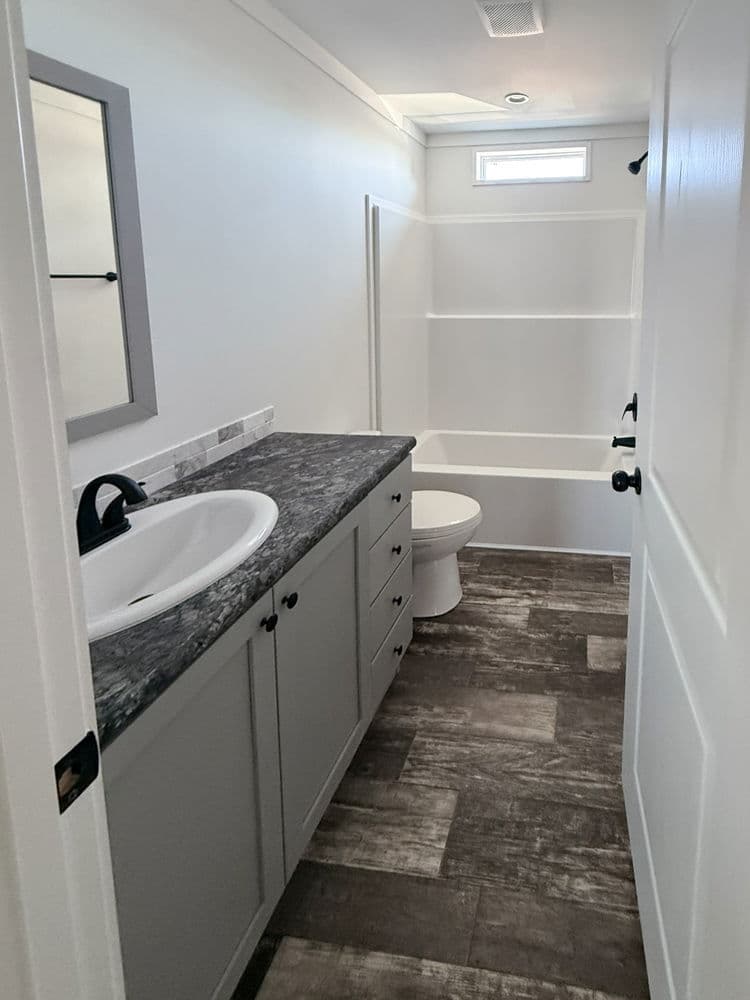 Gibbon bathroom home features