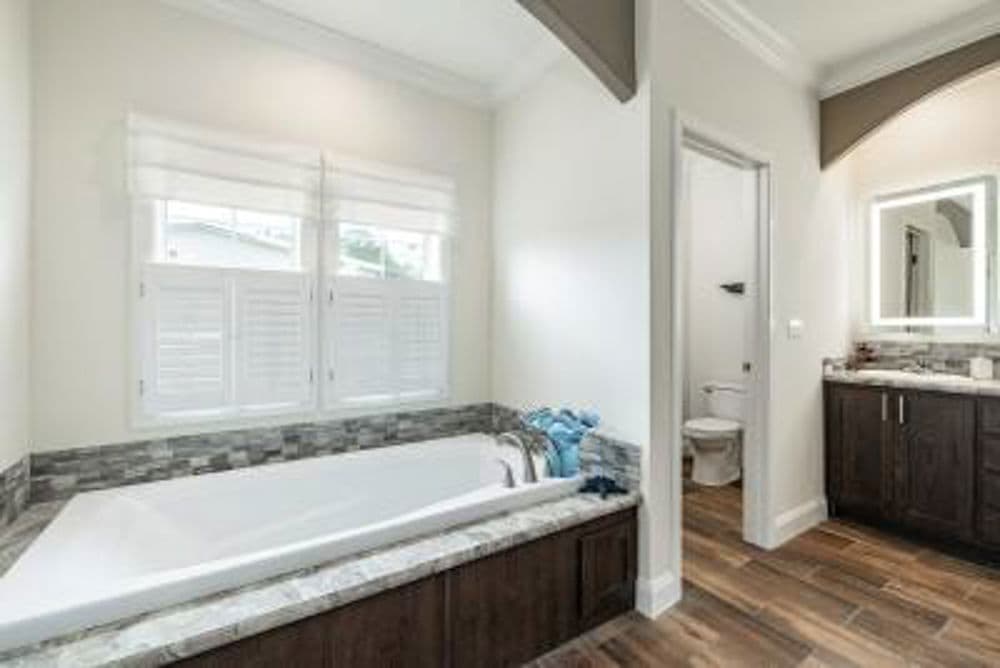 Ridgely bathroom home features