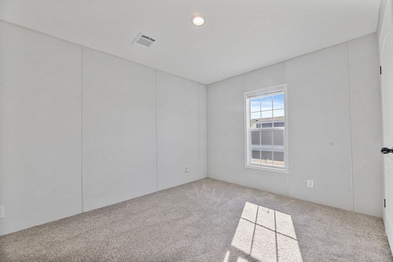 Vivid 28603n bedroom home features