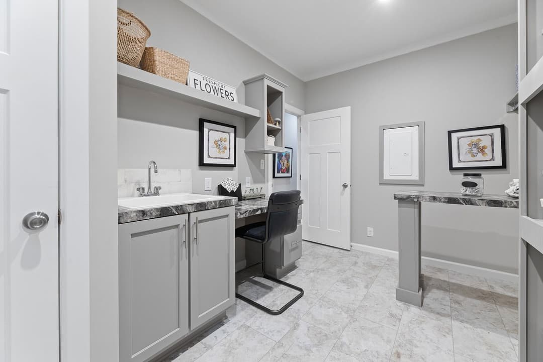 Buncic 28684b interior home features