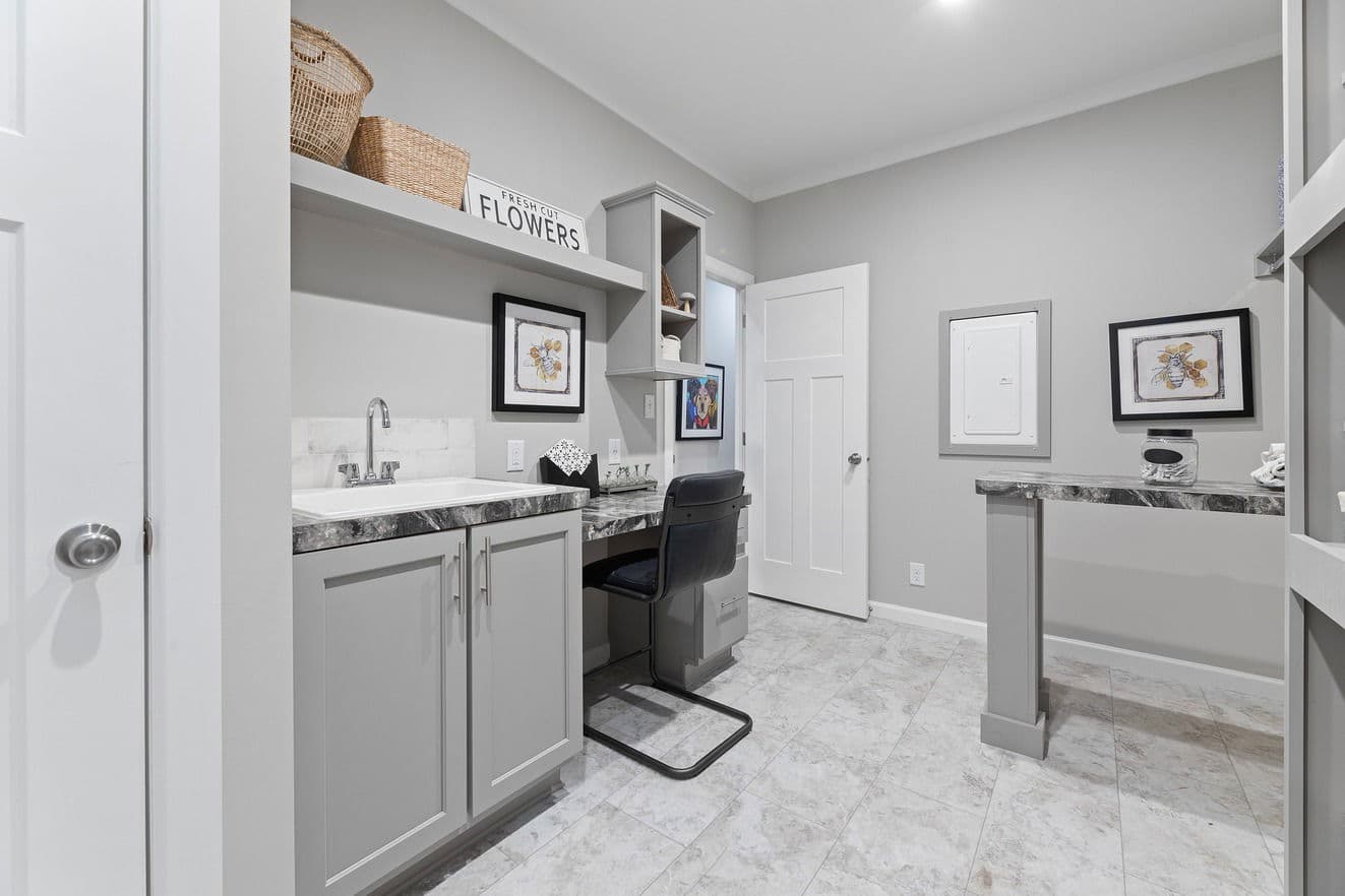 Buncic 28684b interior home features