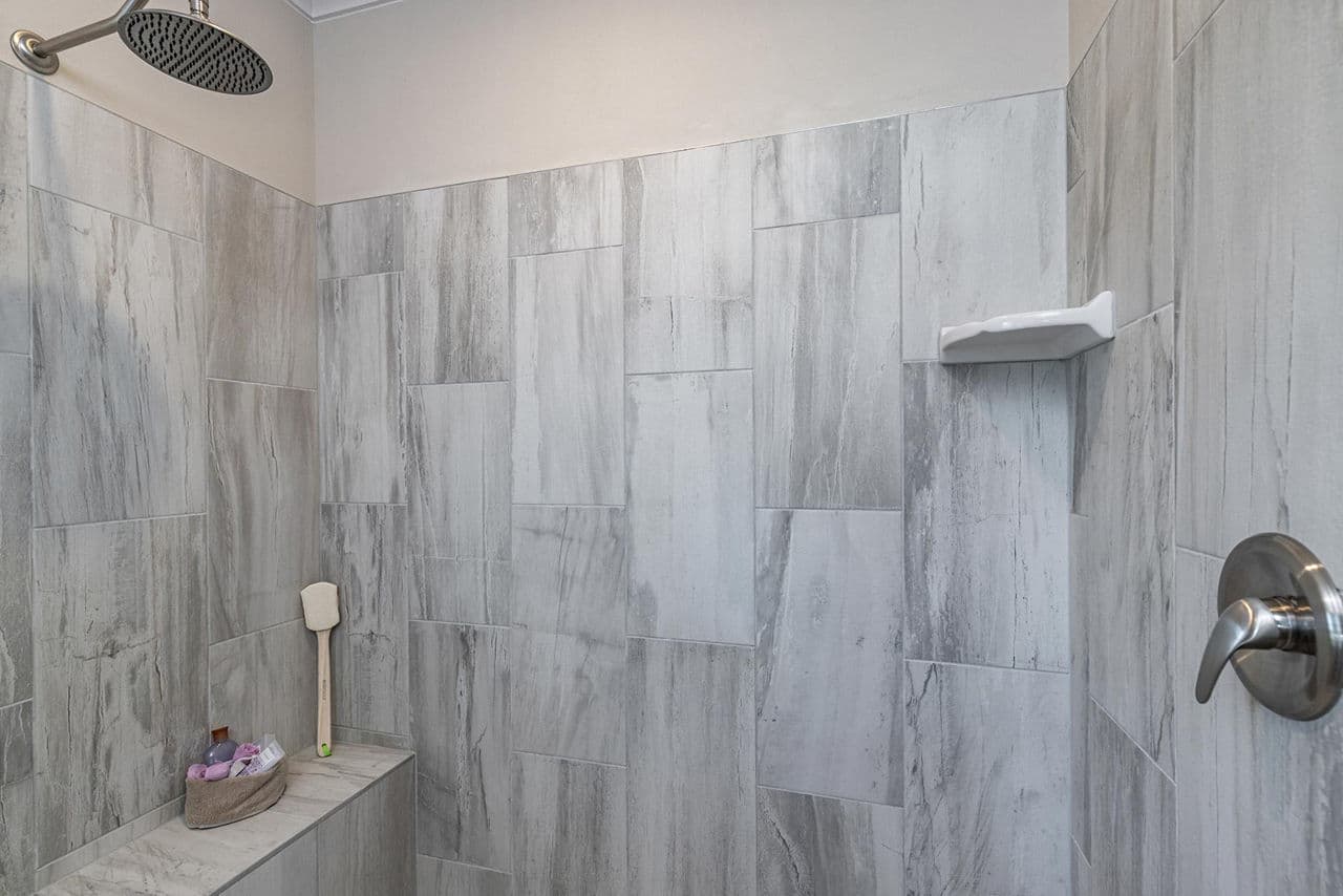 Silver springs 5351 bathroom home features