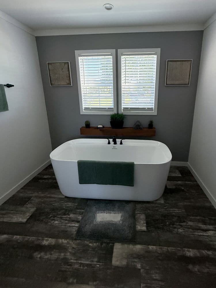 Gibbon bathroom home features