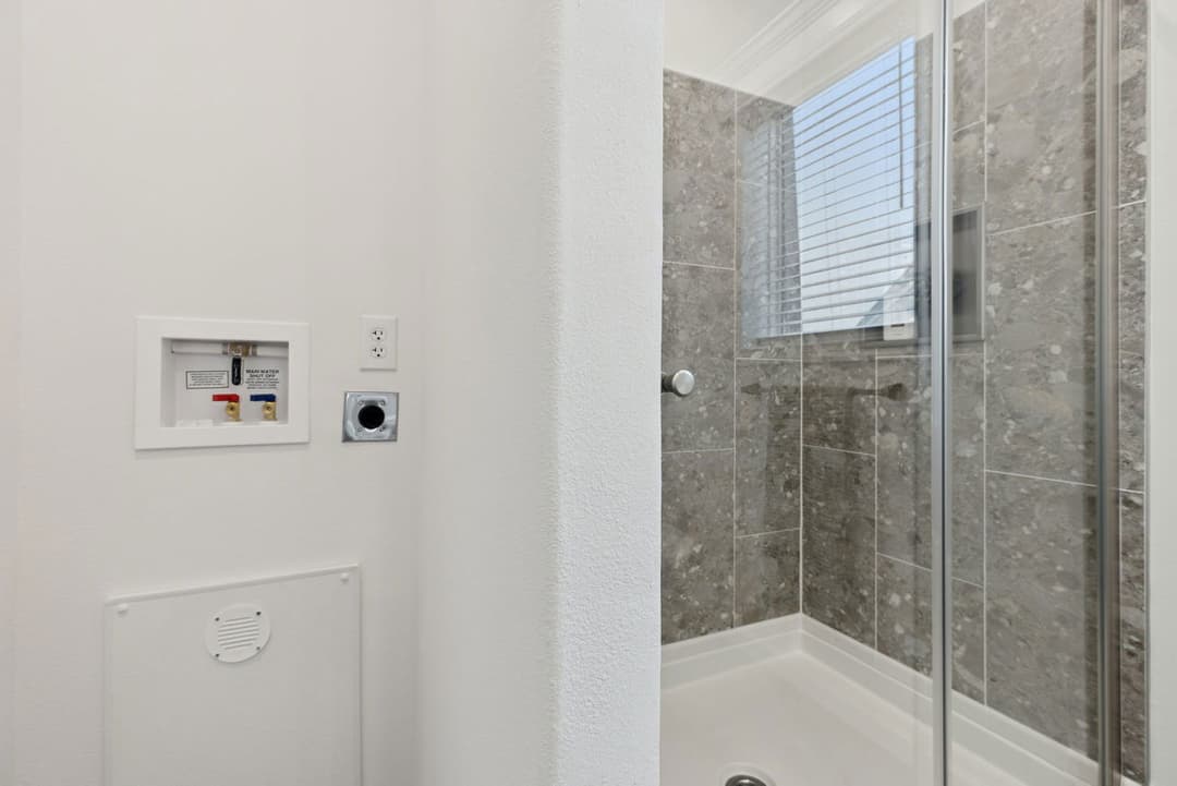 Calloway 239 bathroom home features