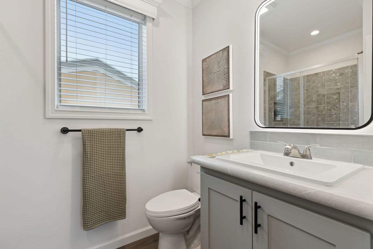 Calloway 239 bathroom home features