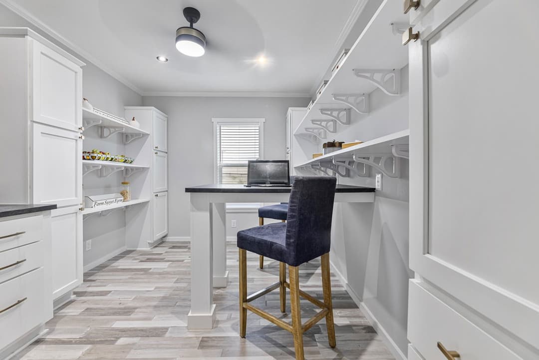 Paxton 28523a bedroom home features