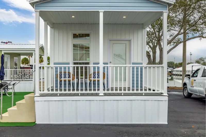 Legend 1438513 elevation and exterior home features