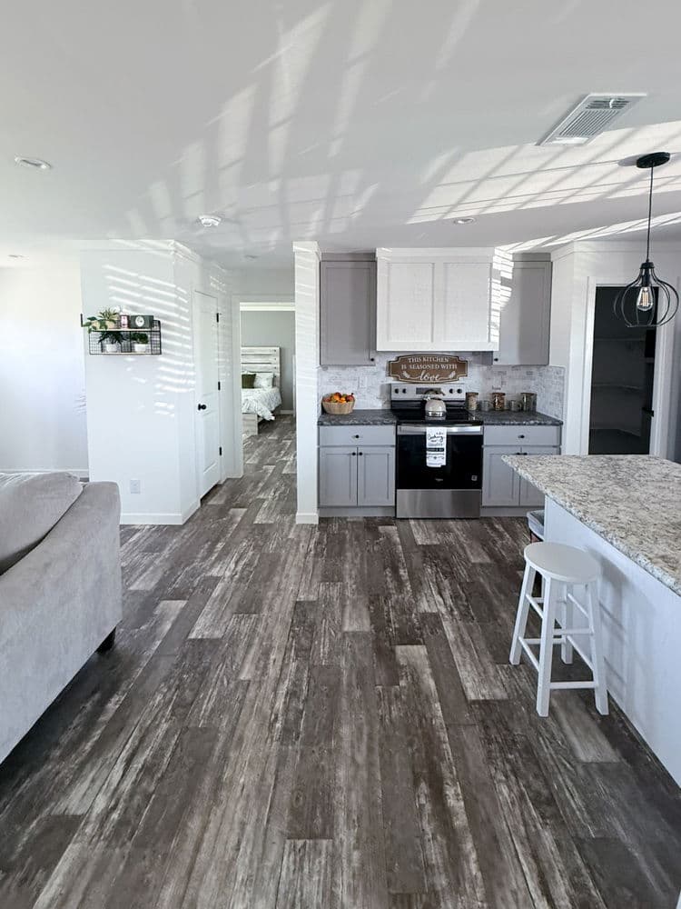 Gibbon interior home features