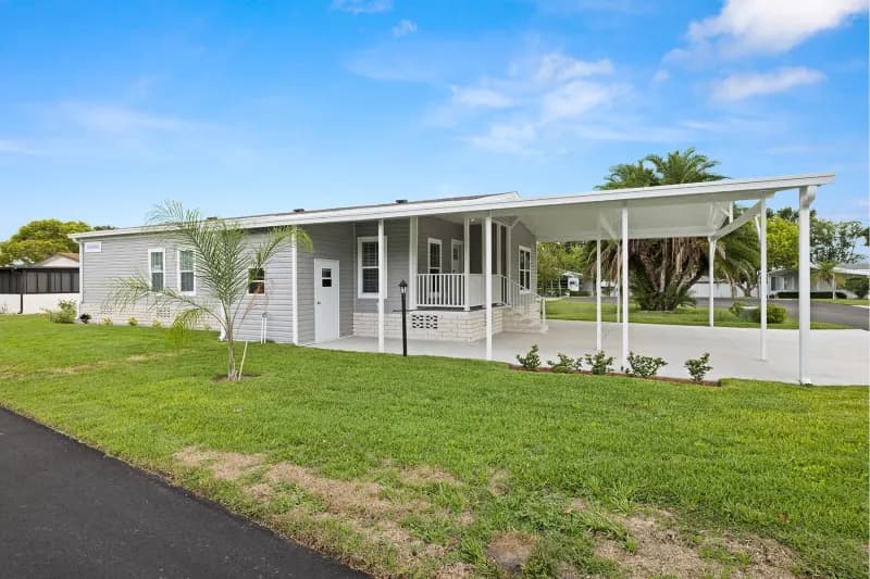 Champion community 2856443 elevation and exterior home features