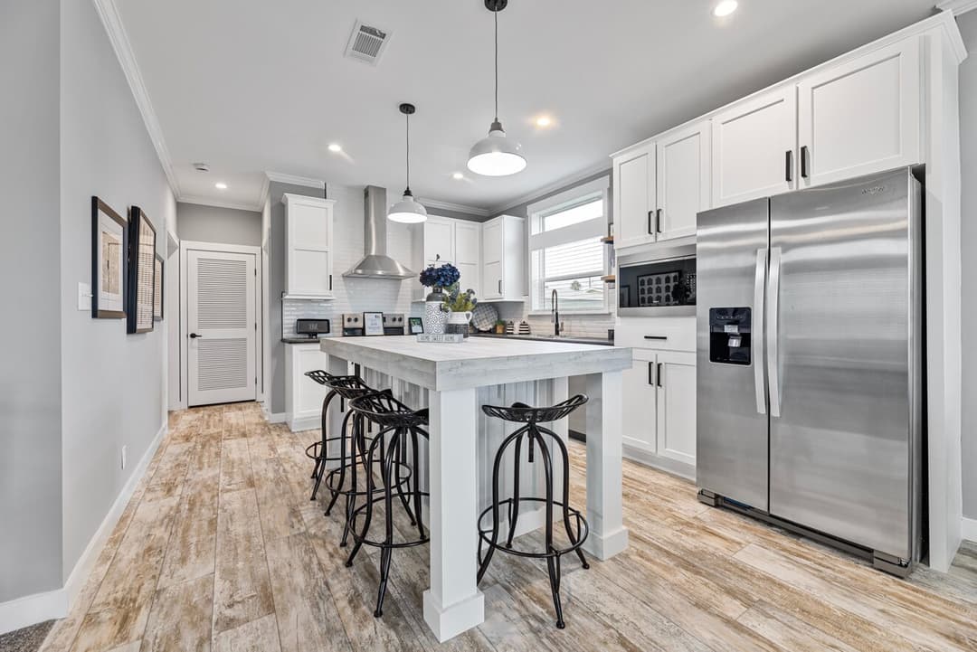 Cottage farmhouse 28522j kitchen home features