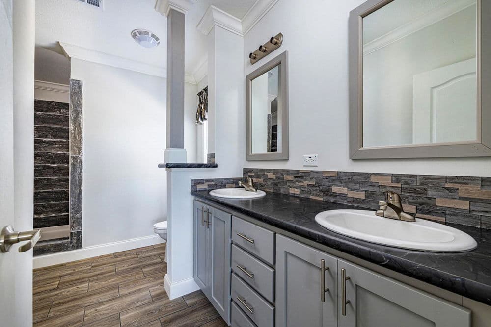 Douglas bathroom home features