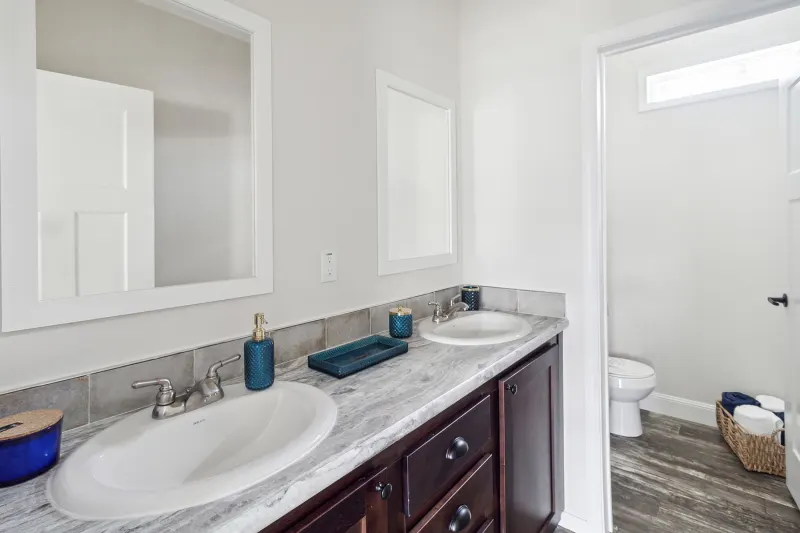 Freedom 3276517 bathroom home features