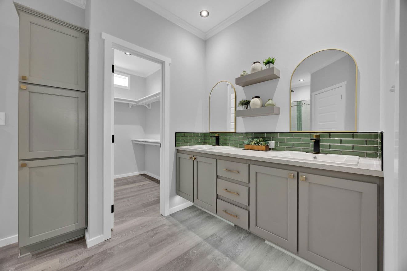 Quinn 30523a bathroom home features