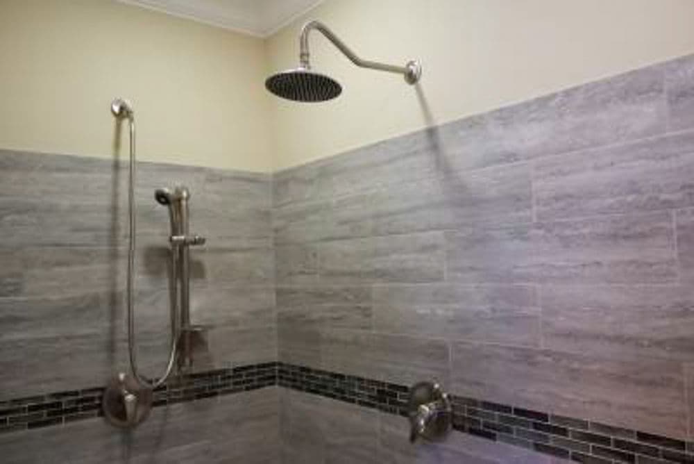 Ridgely bathroom home features