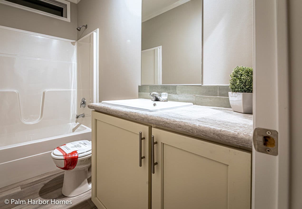 Summer breeze iv 28522d bathroom home features