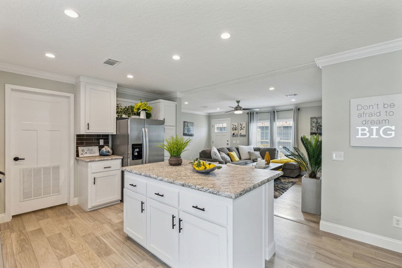 Waycross express 2852477 kitchen home features