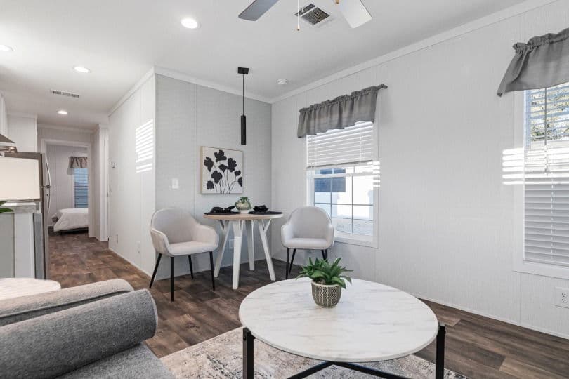 The rose 12401u interior home features