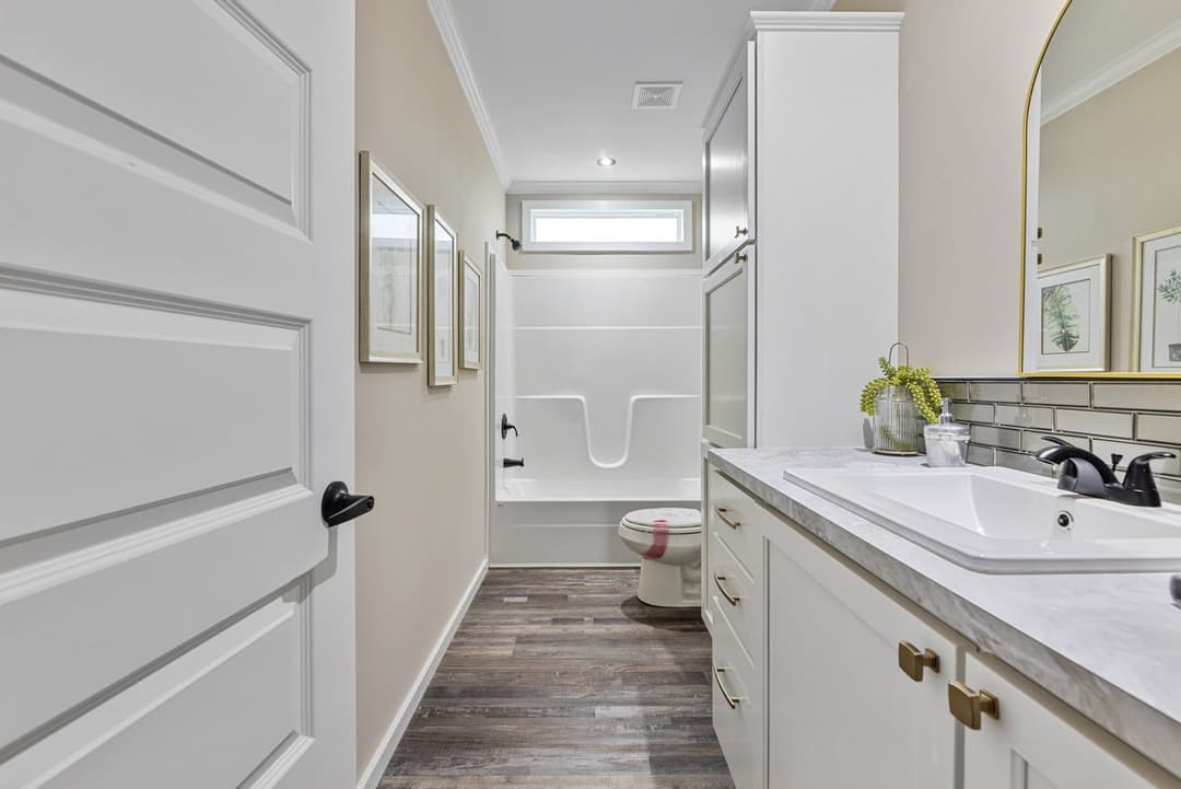 Pierce 28562a bathroom home features