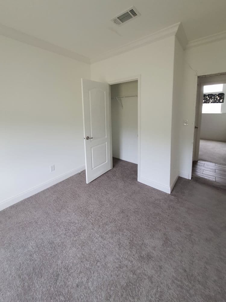 Glenview bedroom home features