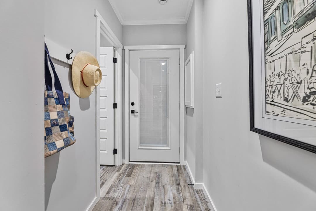 Davan 28683a interior home features