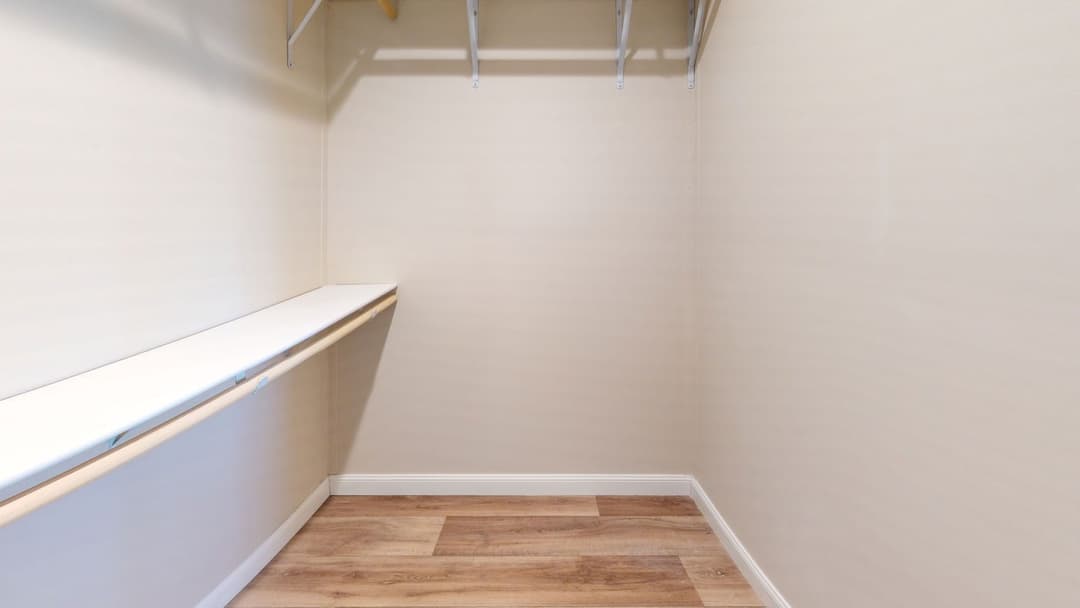 Roanoke duplex bedroom home features