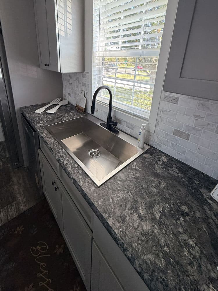 Gibbon kitchen home features