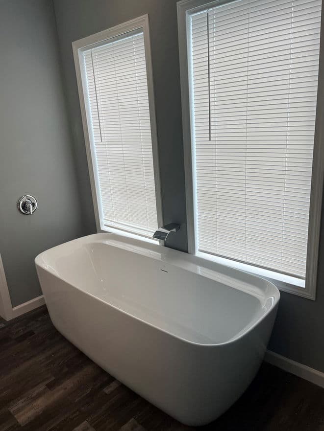 Mckenna 30603b bathroom home features