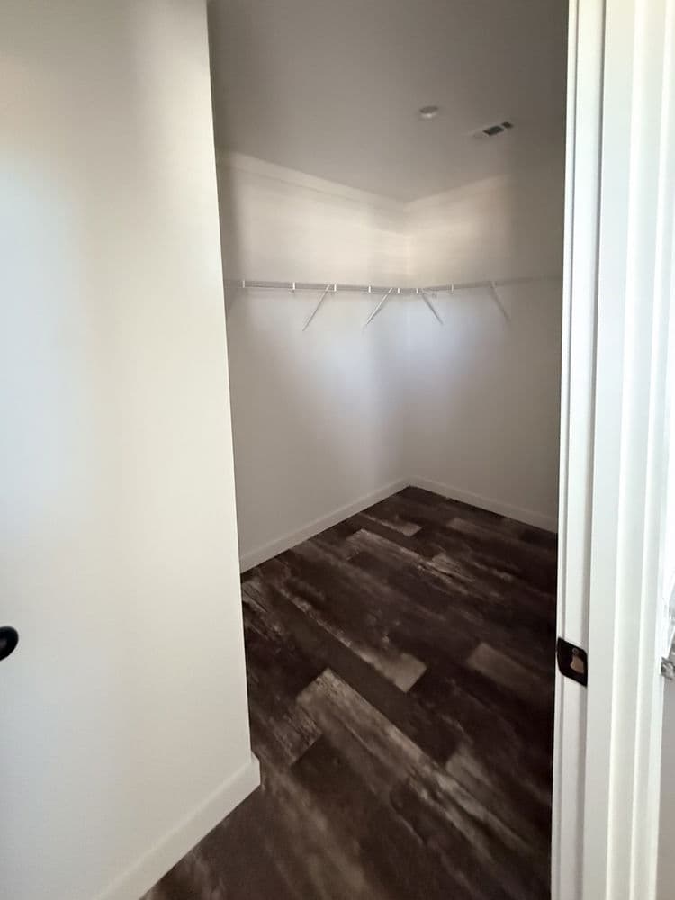 Gibbon interior home features