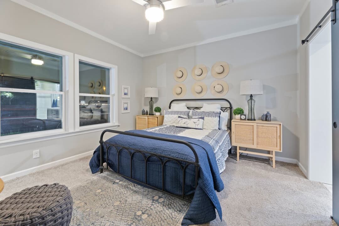 Buncic 28684b bedroom home features