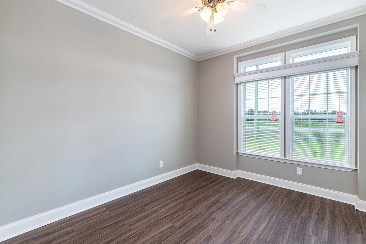 Silver springs 5077 bedroom home features