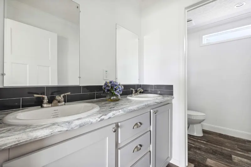 Freedom 3276517 bathroom home features