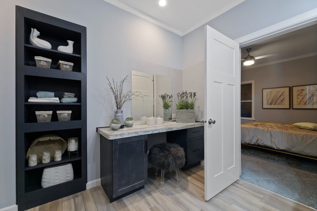 Finley 28684a bathroom home features