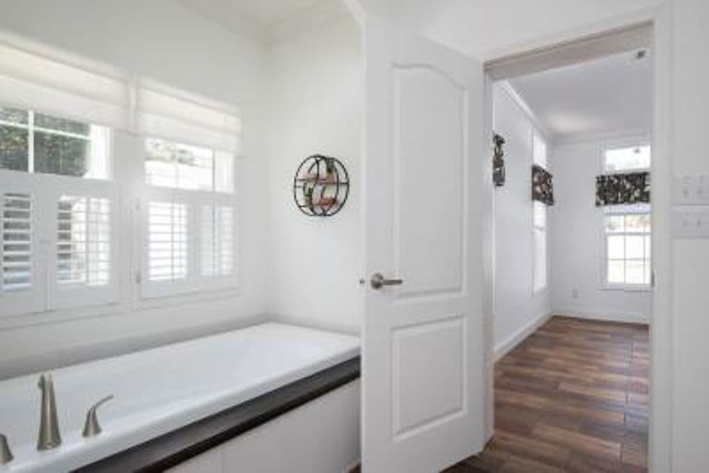 Cordele bathroom home features