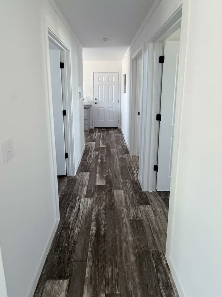 Gibbon interior home features