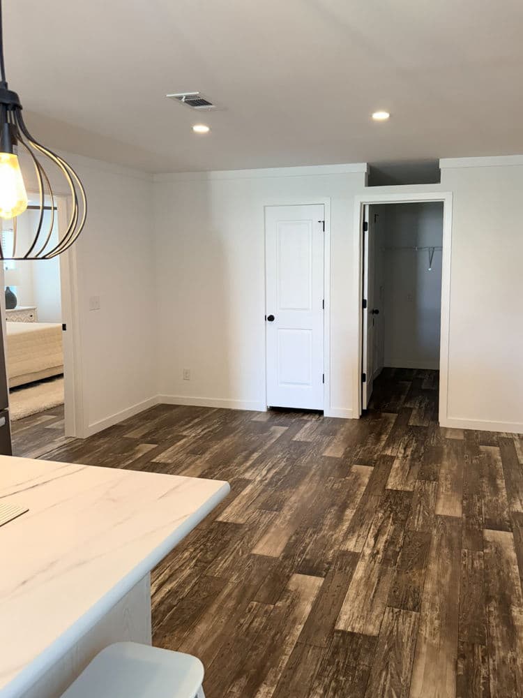 Eagar interior home features