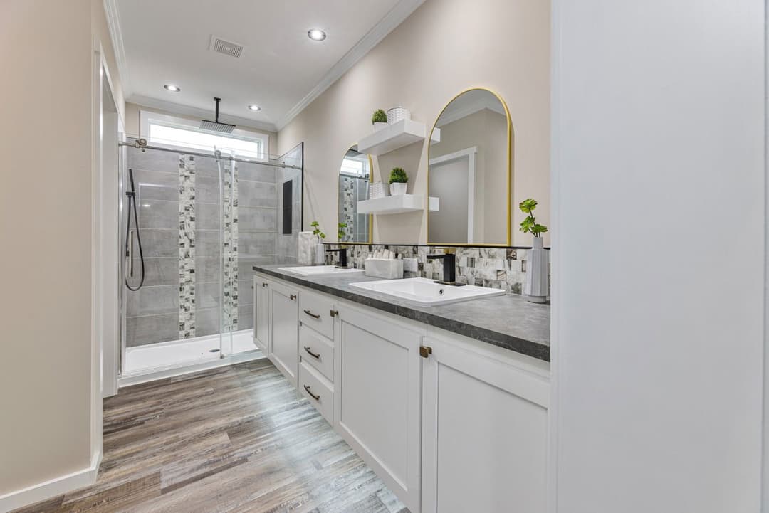 Pierce 28562a bathroom home features