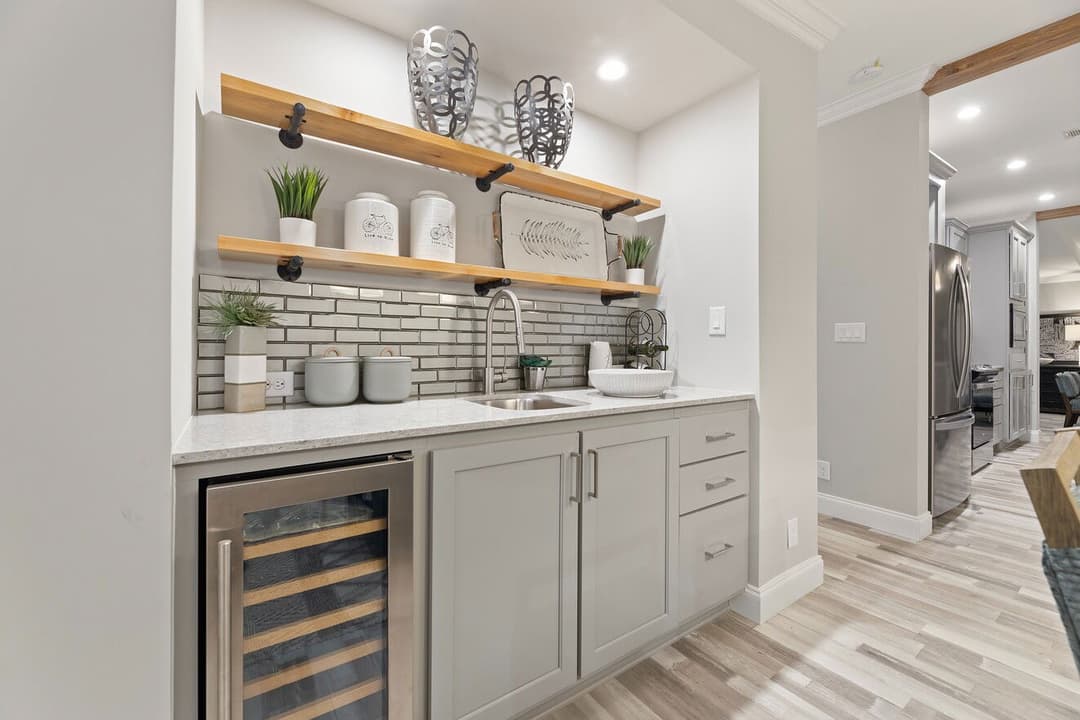 Isla ii 42484a interior home features